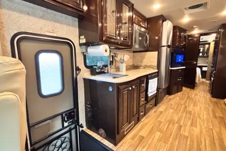 Luana | Comfortable & Stylish RV for Your Next Adventure