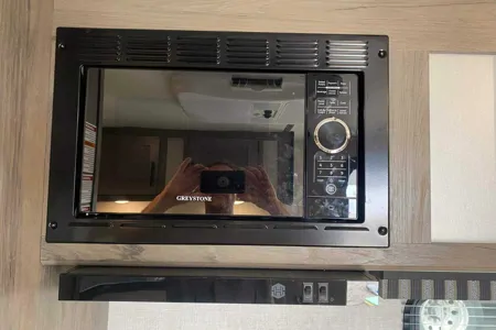 Full Service Trailer Rental! 25ft & Sleeps 6!