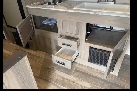 Full Service Trailer Rental! 25ft & Sleeps 6!