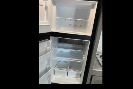 Full Service Trailer Rental! 25ft & Sleeps 6!