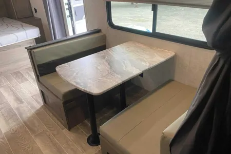 Full Service Trailer Rental! 25ft & Sleeps 6!