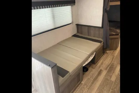 Full Service Trailer Rental! 25ft & Sleeps 6!