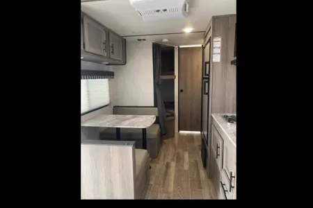 Full Service Trailer Rental! 25ft & Sleeps 6!