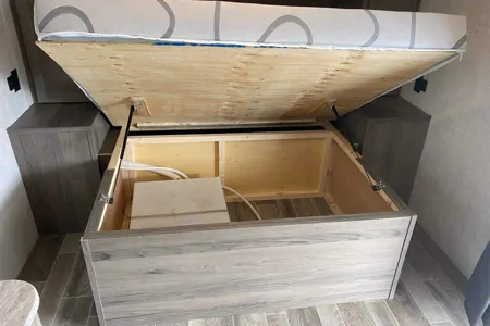 Full Service Trailer Rental! 25ft & Sleeps 6!