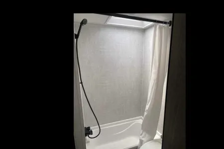 Full Service Trailer Rental! 25ft & Sleeps 6!