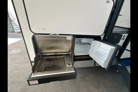 Half ton and family friendly Keystone Cougar 31 BHKWE Travel Trailer