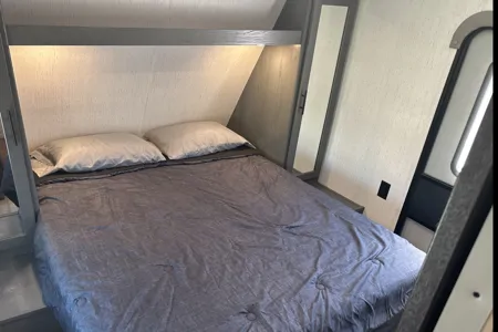 Family friendly 2022 32’ Aspen trail Travel Trailer