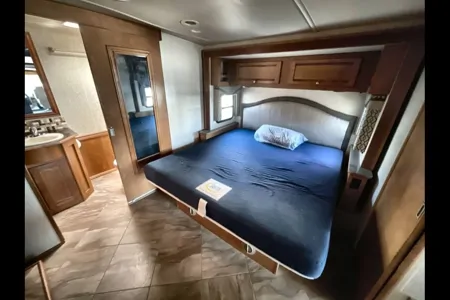 2019 Winnebago Sunova 36Z – Luxury Class A with 1.5 Baths