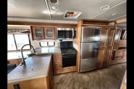 2019 Winnebago Sunova 36Z – Luxury Class A with 1.5 Baths