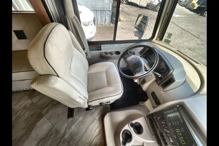 2019 Winnebago Sunova 36Z – Luxury Class A with 1.5 Baths