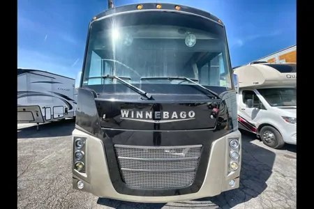 2019 Winnebago Sunova 36Z – Luxury Class A with 1.5 Baths
