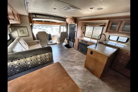 2019 Winnebago Sunova 36Z – Luxury Class A with 1.5 Baths
