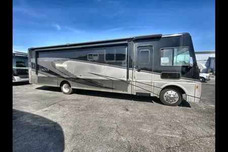 2019 Winnebago Sunova 36Z – Luxury Class A with 1.5 Baths