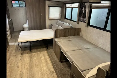 Family, friendly, pet, friendly, beautiful camper large enough for six people