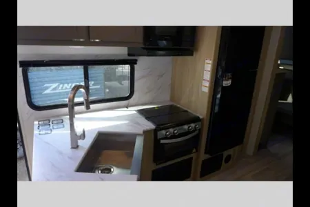 Derick's Cruiser RV avenir Travel Trailer