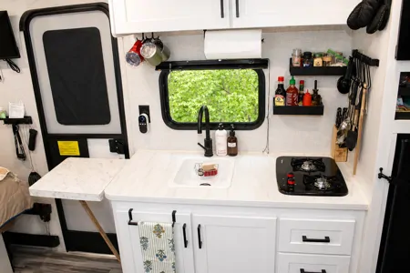 21ft Jayco · Brand New · Easy tow or Delivery · Fully Stocked · New Bed