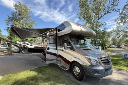 Ernie's Forest River Solera 24R Class C