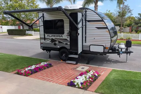 Lightweight Aurora 13RDX Sleeps 3 Easy Tow or Delivery Available