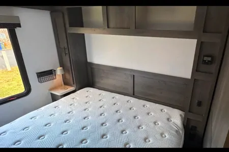 Like New Luxury FR3 Like New Sleeps 10 Class A