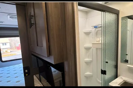 Like New Luxury FR3 Like New Sleeps 10 Class A