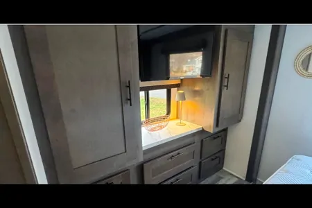 Like New Luxury FR3 Like New Sleeps 10 Class A