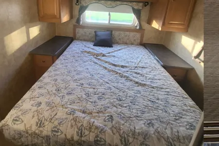Heather's Lynx Ultra lite LE Travel Trailer