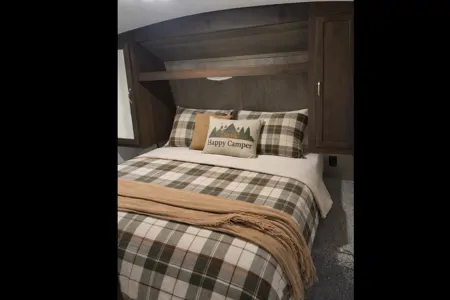 1500 friendly Keystone Springdale 27rbh Travel Trailer