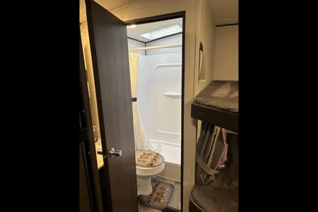 1500 friendly Keystone Springdale 27rbh Travel Trailer