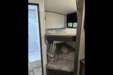 1500 friendly Keystone Springdale 27rbh Travel Trailer