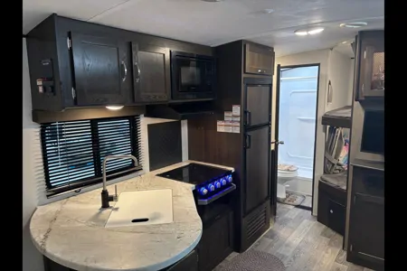 1500 friendly Keystone Springdale 27rbh Travel Trailer