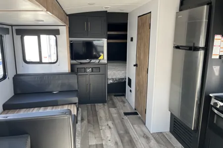 26 foot Keystone Springdale Travel Trailer for rent