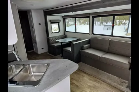 Sarah et JM  Keystone Hideout Roulotte