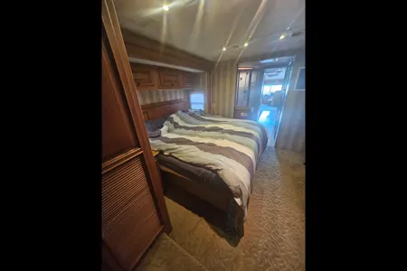 Chad's Travel Supreme 45DS Select Class A