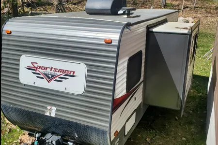 19ft Sportman Classic Travel Trailer queen and bunk beds