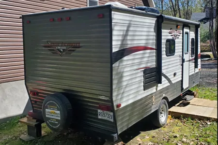 19ft Sportman Classic Travel Trailer queen and bunk beds