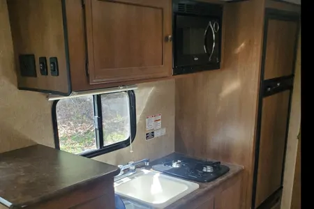 19ft Sportman Classic Travel Trailer queen and bunk beds