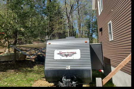 19ft Sportman Classic Travel Trailer queen and bunk beds