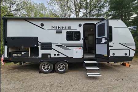 "Minnie Winnie" - Couple's Retreat!