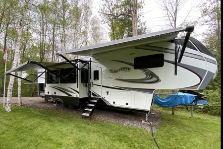Scott's Solitude S-Class 3740BH Fifth Wheel