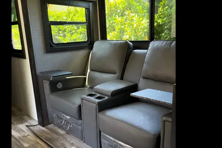 Jonathan's Starcraft 296bhs Travel Trailer