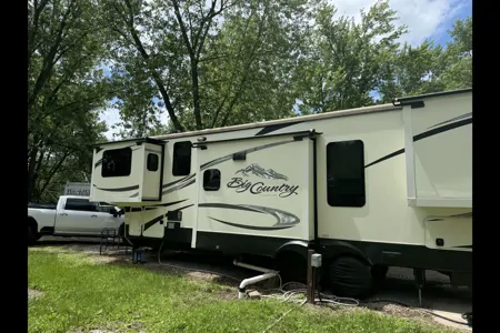Heartland Big Country 3800FL Fifth Wheel Sleeps 6!