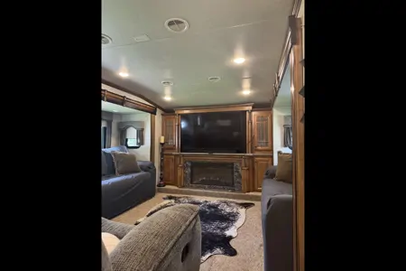 Heartland Big Country 3800FL Fifth Wheel Sleeps 6!