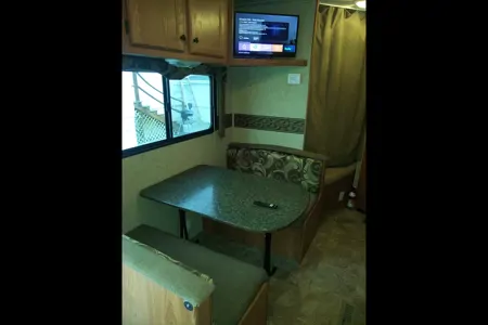 Comfy Heartland Bunkhouse