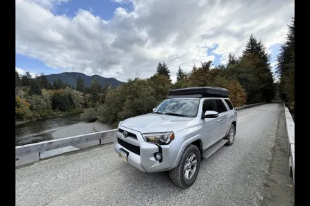 4x4 Toyota 4Runner with Roof Top Tent