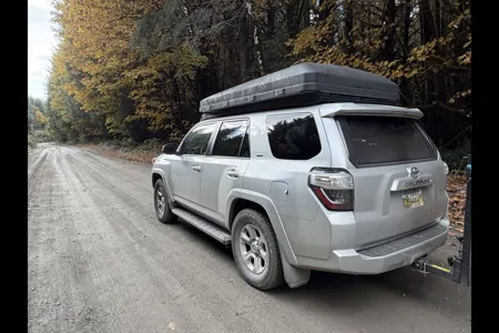 4x4 Toyota 4Runner with Roof Top Tent