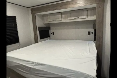 Maricela's Crossroads Zinger 320FB Travel Trailer