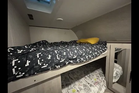 Maricela's Crossroads Zinger 320FB Travel Trailer