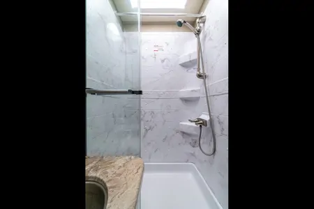 C19 *NEW* Entegra SLEEPS 8 - STARLINK WiFi Equipped -MASTER BEDROOM