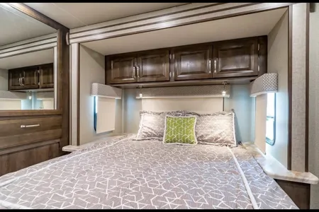 C19 *NEW* Entegra SLEEPS 8 - STARLINK WiFi Equipped -MASTER BEDROOM