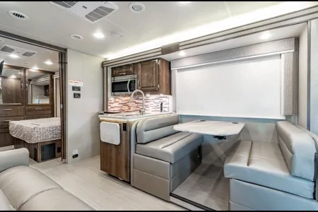 C19 *NEW* Entegra SLEEPS 8 - STARLINK WiFi Equipped -MASTER BEDROOM